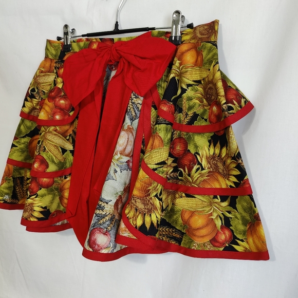 Hand Stitched Half Apron - Vintage by Candy's Aprons - Picture 5 of 6